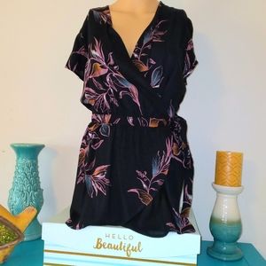 XL Wrap Short Sleeves Top